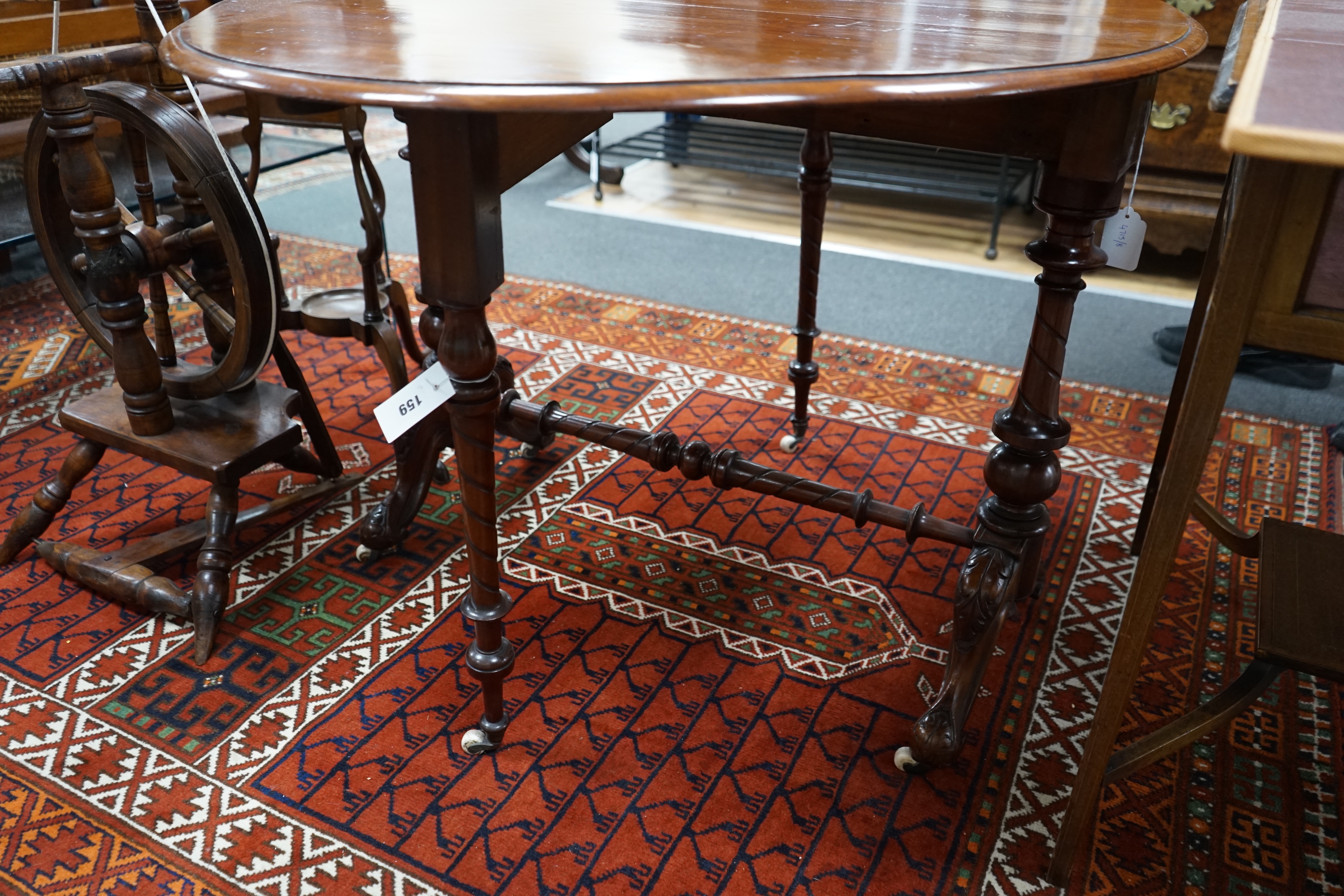 A Victorian oval mahogany Sutherland table, 102cm extended, width 90cm height 68cm